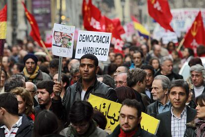 Manifestación ayer en Madrid en contra de las intervenciones militares.