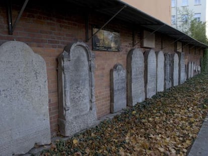 Tumbas del cementerio jud&iacute;o de Berl&iacute;n donode ha sido encontrado el cuerpo.