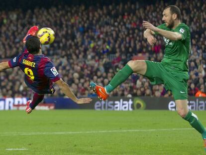 Suárez, en el moment de fer la xilena contra el Llevant.