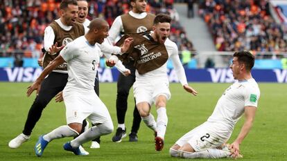 Gimenez marcou o gol da vitória na estreia uruguaia.