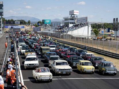 Automóviles de la factoría Barreiros Diésel en el Circuito del Jarama.