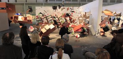 Obra de los artistas cubanos 'Los Carpinteros' creada para el pabellón de EL PAÍS en la feria Arco 2011, en Madrid.