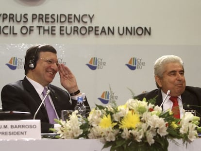 El presidente de la Comisi&oacute;n Europea, Jos&eacute; Manuel Durao Barroso, y el presidente de Chipre, Dimitris Christofias. 