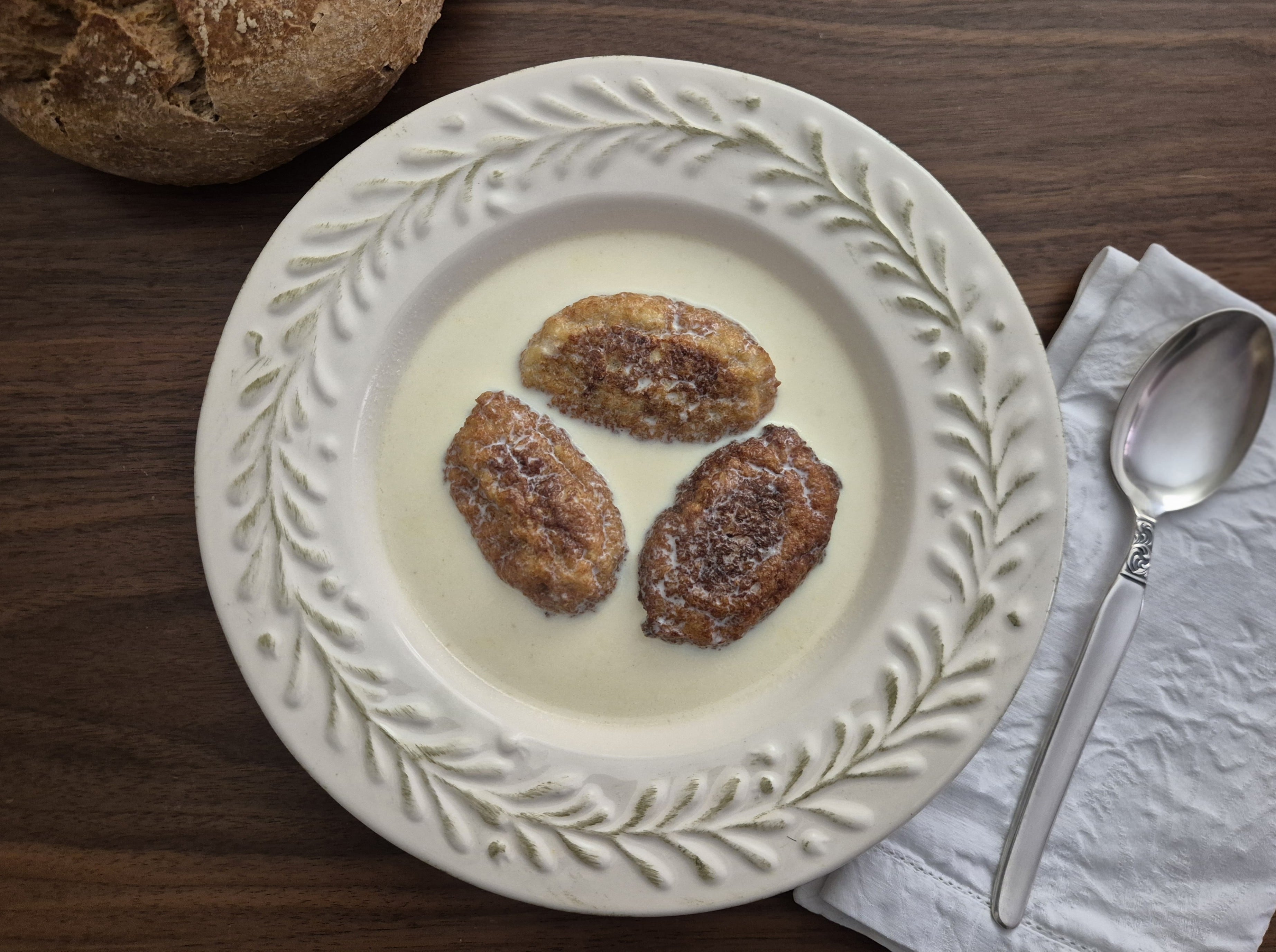 Buñuelos de pan, cuando la miga de ayer se convierte en un cremoso dulce