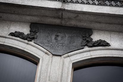 Puerta del Sol, 12 de noviembre de 1912. Un anarquista mata de dos disparos a José Canalejas mientras miraba el escaparate de la librería San Martín.