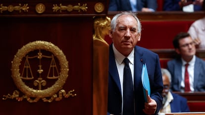 El primer ministro francés, François Bayrou, a su llegada al Parlamento, este lunes.