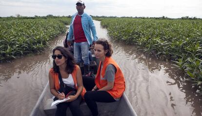 Las acompañantes internacionales viajan con los líderes sociales por las zonas más remotas del país.