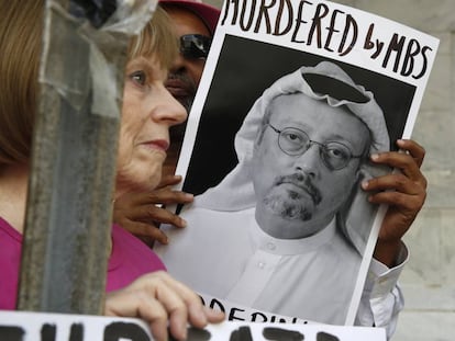 Protesta ante la Embajada saudí en Washington tras la desaparición de Jamal Khashoggi.