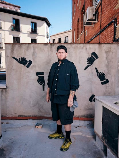 Miguel Ángel Méndez. Cocinero (Ambato, Ecuador, 25 años). Llegó a España siendo un niño, creció en un hostal de la Puerta del Sol y en el puesto de cocina ecuatoriana de su familia en Mostenses. Es pionero en cruzar gastronomía latina y música y arte urbano.