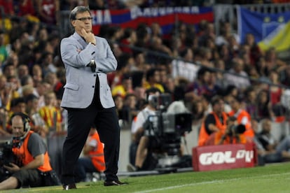 El entrenador del F.C.Barcelona, Tata Martino, en su estreno en el Camp Nou