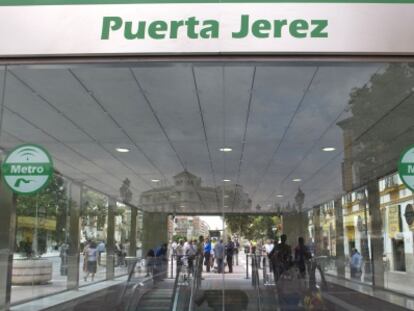 Inauguraci&oacute;n de la estaci&oacute;n de Puerta Jerez de la linea 1 del metro de Sevilla, en 2009. 