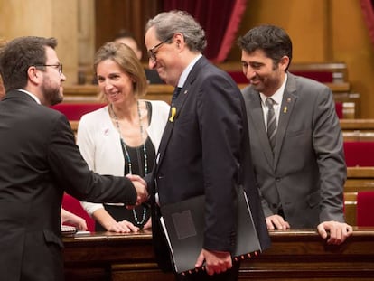 El presidente de la Generalitat, Quim Torra, junto a el vicepresidente y titular del departamento de Economía y Hacienda, Pere Aragonés, ayer en el Parlament.