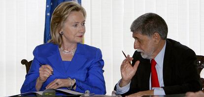 La secretaria de Estado norteamericana, Hillary Clinton, y el ministro de Exteriores de Brasil, Celso Amorim