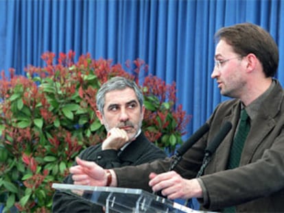 Gaspar Llamazares y Joan Herrera, en la rueda de prensa posterior a su audiencia con el Rey.