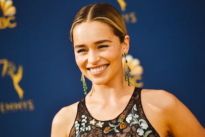 Emilia Clarke – El parón forzado en nuestras vidas por la crisis sanitaria provocada por el coronavirus ha animado a muchos a aprovechar el confinamiento para conocer a gente nueva. Este parece ser el caso de la ‘Reina de Dragones’, que también decidió darle una oportunidad a la plataforma Raya, según desveló The Sun. No tuvo demasiada suerte y borró su perfil en la red social decepcionada por la dinámica de la misma.