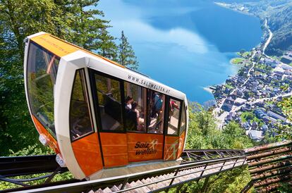 Uno de los teleféricos que suben a las cumbres que rodean Hallstatt. 