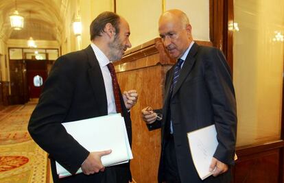 El líder del PSOE Alfredo Pérez Rubalcaba y el portavoz de CiU en el Congreso Josep Antoni Duran, en 2006.