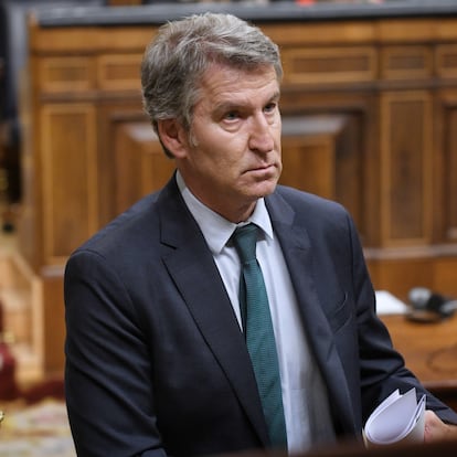El presidente del PP, Alberto Núñez Feijóo, durante una sesión plenaria extraordinaria, en el Congreso de los Diputados, a 22 de julio de 2025, en Madrid (España). El Congreso cierra este martes, 22 de julio, el curso parlamentario debatiendo en un Pleno extraordinario la convalidación de tres decretos leyes, las enmiendas a otras tres leyes provenientes del Senado y dos reformas del Reglamento del Congreso, impulsadas por PSOE y Sumar. El último pleno antes del verano estará también marcado por los casos de corrupción tras conocerse la imputación del exministro de Hacienda del PP Cristóbal Montoro por una presunta trama corrupta que habría beneficiado a empresas gasistas.
22 JULIO 2025;PLENO;CONGRESO;DIPUTADOS;
Fernando Sánchez / Europa Press
22/07/2025