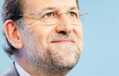 Rajoy se atrinchera al frente del PP con el apoyo de los 'barones regionales'