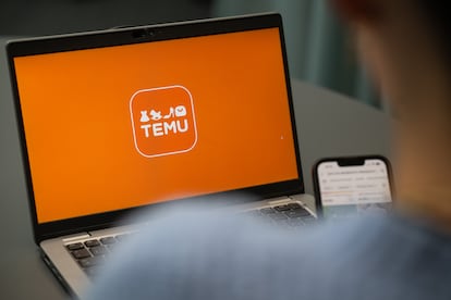 Una persona ingresa a la aplicación de Temu.