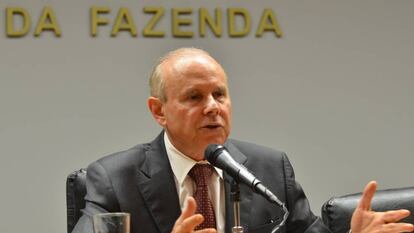 Ministro Guido Mantega, en entrevista colectiva en 2014.