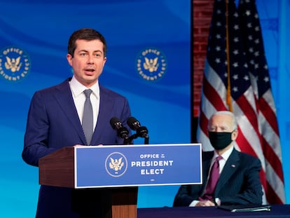 Pete Buttigieg junto al presidente electo de Estados Unidos, Joe Biden, este jueves en Wilmington (Delaware, EE UU).