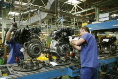 En la imagen, una cadena de montaje de la factoria de Ford en Almussafes (Valencia). EFE/Archivo