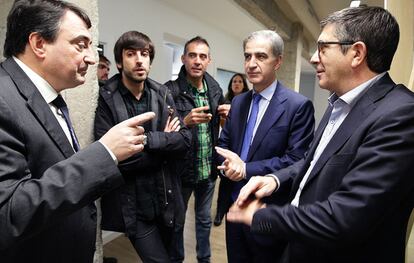 Aitor Esteban (PNV) y Eduardo Maura (Podemos), Leopoldo Barreda (PP) y Patxi López (PSE).