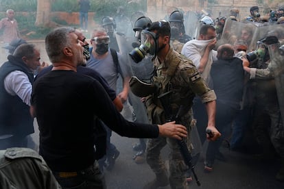 Retired members of the Lebanese security forces and other protesters, scuffle with Lebanese soldiers during a protest demanding better pay and living conditions