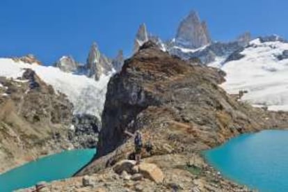 La laguna de los Tres, con la aguja granítica del pico Fitz Roy al fondo (3.405 metros), en el parque nacional de los Glaciares, en la Patagonia argentina. 