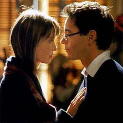 Calista Flockhart y Robert Downey Jr., en una escena de <b></b><i>Ally McBeal.</i>