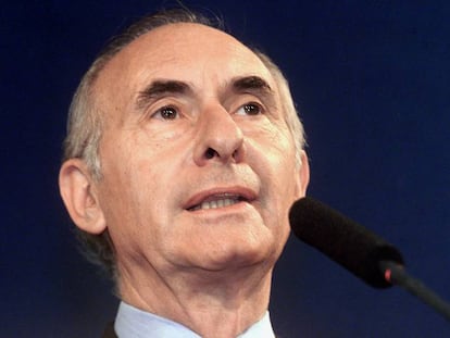 Fernando de la Rúa en 2001, durante un discurso en el que propuso un gobierno de unidad nacional para enfrentar la crisis económica.