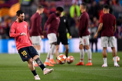 Leo Messi durante el calentamiento previo al partido.