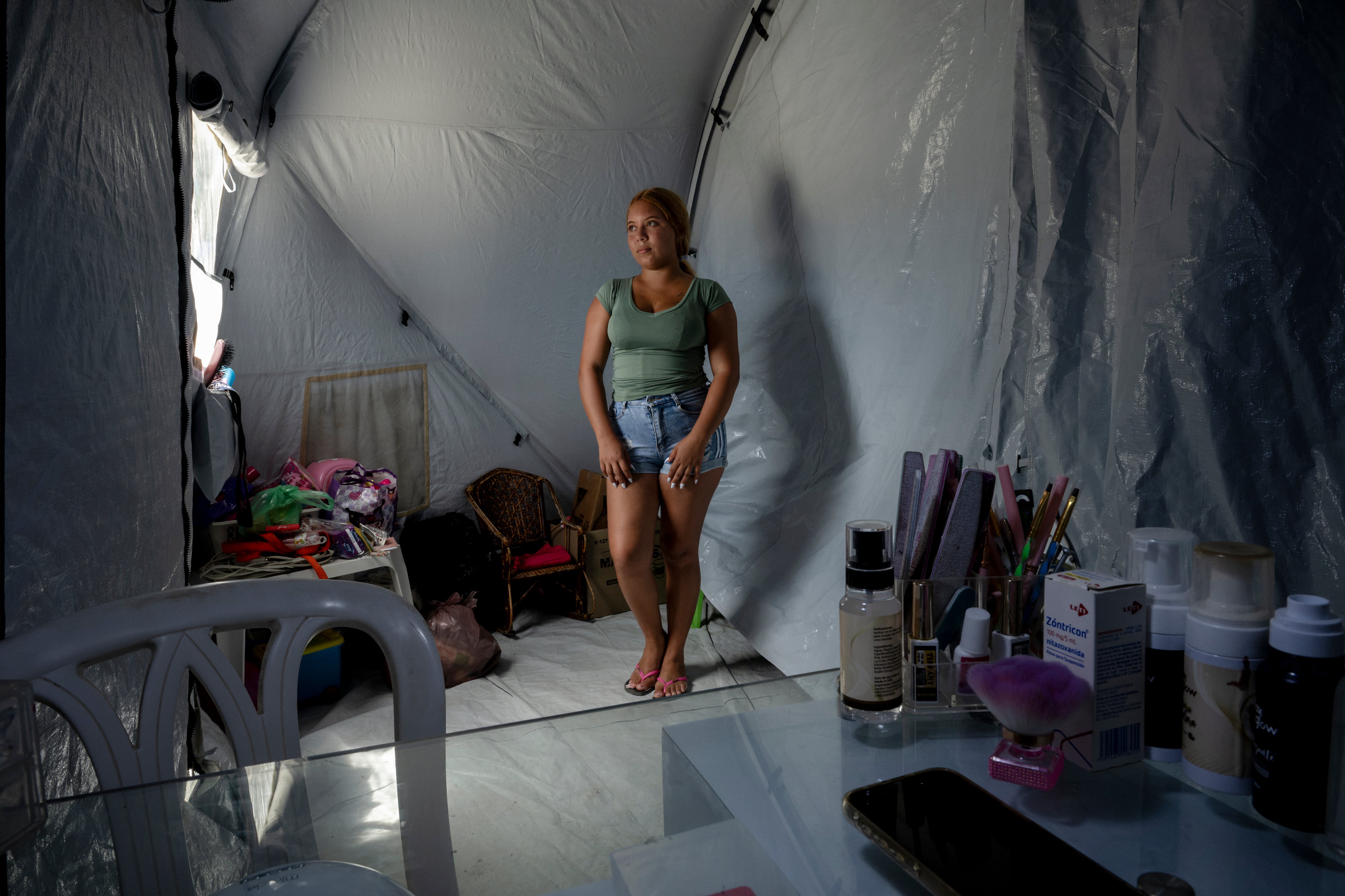 A dos meses de los terremotos en Venezuela, La Guaira regresa al trabajo sin turismo y entre los escombros