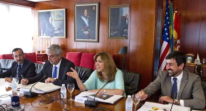 Susana D&iacute;az, ayer, presidiendo en C&aacute;diz la reuni&oacute;n del Consejo Rector del Consorcio Aletas. 