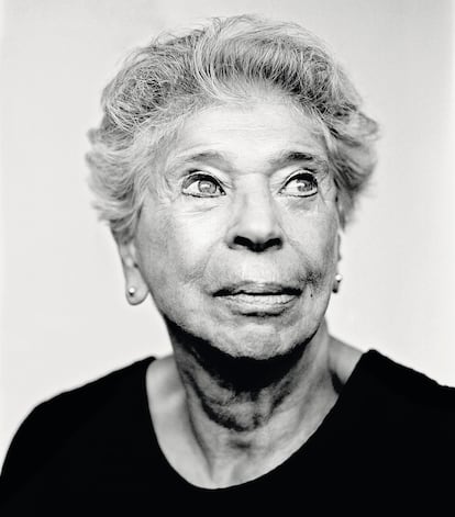 La autora, de 86 años, retratada en su apartamento de Manhattan.