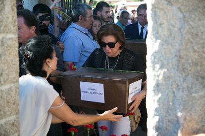 Traslado de los restos al memorial del cementerio de Pajares de Adaja.