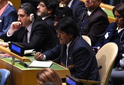 El presidente de Bolivia Evo Morales atiende al debate de la 73ª Asamblea General de la ONU, en Nueva York, el 25 de septiembre de 2018.