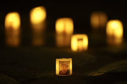 Buscadoras colocaron flores, fotografías, huellas y peticiones al gobierno federal, como la construcción de espacios de memoria colectiva.