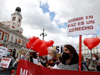 Concentración de la asociación Derecho a Morir Dignamente en Madrid, en marzo de 2021.