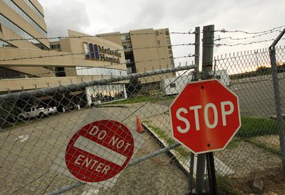 Cinco años después del paso del huracán Katrina, el hospital Metodista, en el este de Nueva Orleans, continúa cerrado y abandonado.