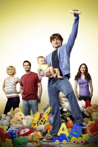 Los actores y el bebé de la serie de Fox <i>Raising Hope.</i>