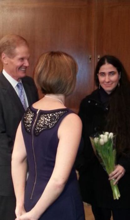 El senador Bill Nelson, junto a la congresista Kathy Castor y la bloguera cubana, Yoani Sánchez.