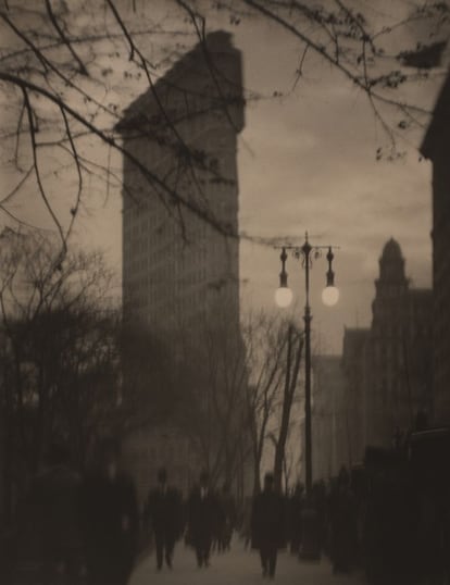 'The Flat-Iron Building, Evening' (El edificio Flat-Iron, atardecer, 1910-1911).