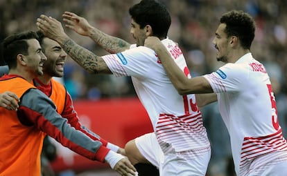 Banega celebra su gol.