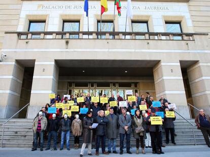 Concentraci&oacute;n de la Cumbre Social ante el Palacio de Justicia de Bilbao.