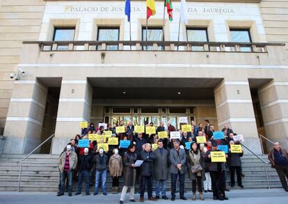 Concentración de la Cumbre Social ante el Palacio de Justicia de Bilbao.
