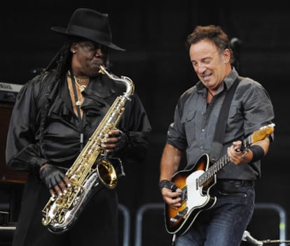 Clarence Clemons (izquierda) y Bruce Springsteen, durante un concierto de julio de 2009 en Alemania.