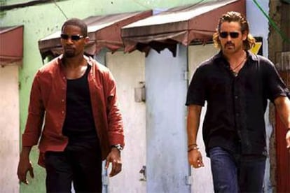 Los actores Colin Farrell y Jamie Foxx, en un fotograma de <i>Corrupción en Miami.</i>