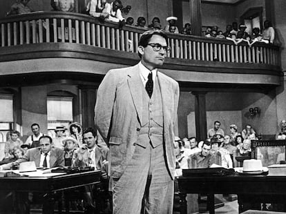 Gregory Peck como Atticus Finch en 'Matar un ruise?or'.